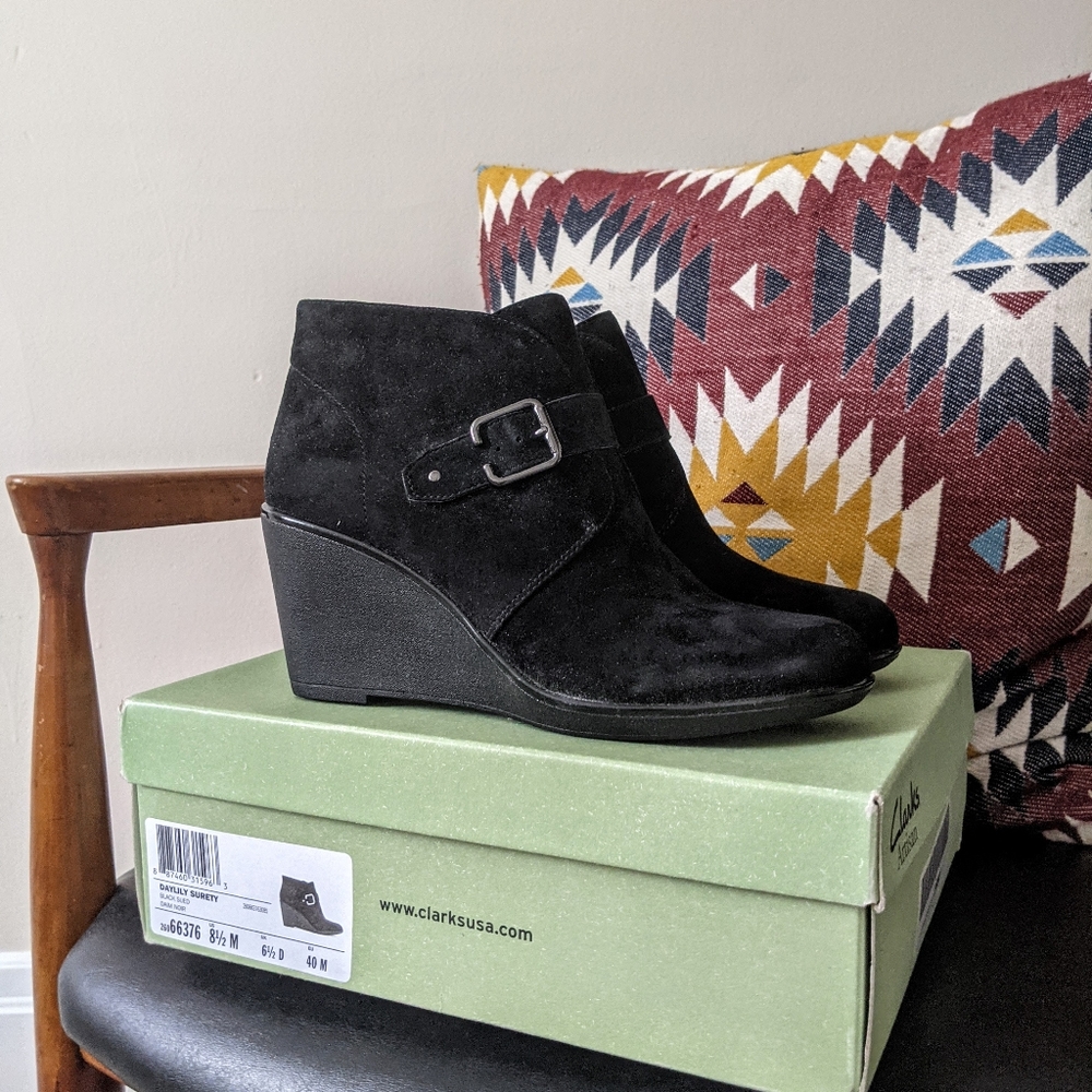 NEW IN BOX Clarks Daylily Black Suede Bootie